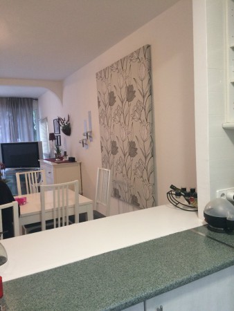 Vy från köket mot matplats