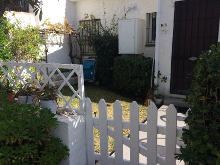 Framsida med lite gräsmatta